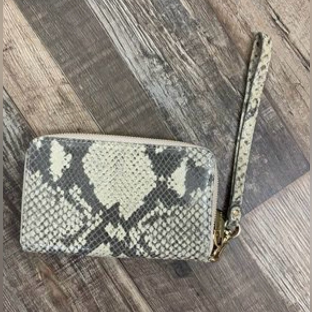 Authentic Michael Kors Wristlet - Picture 3 of 4